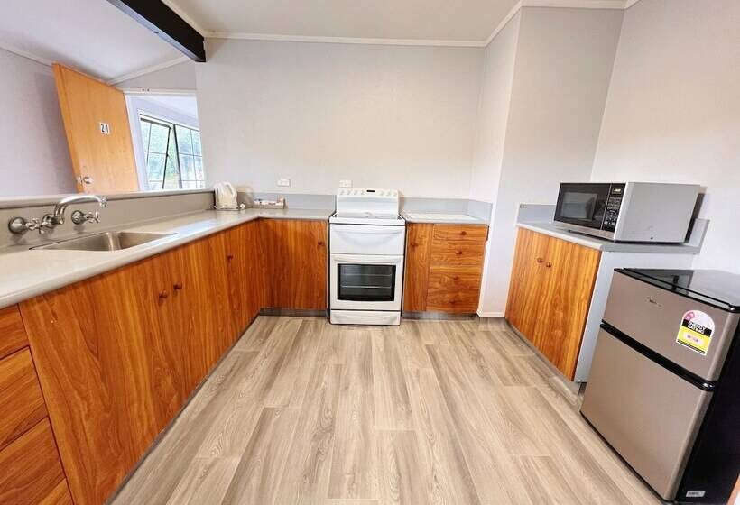 Kingswood Manor Motel