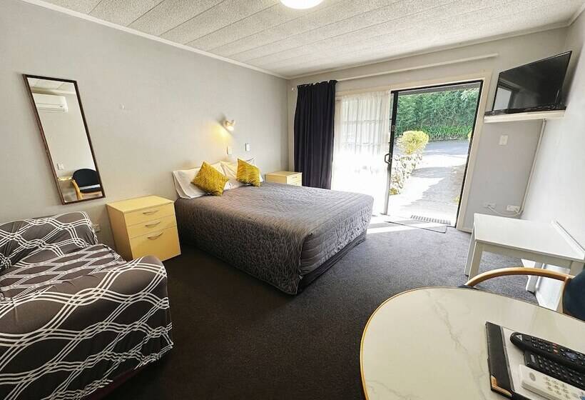 Kingswood Manor Motel