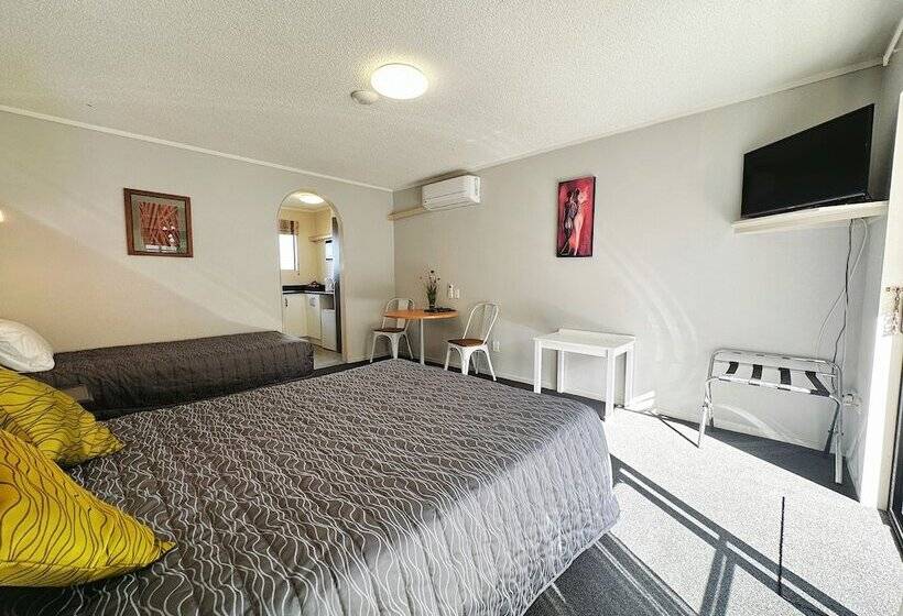 Kingswood Manor Motel