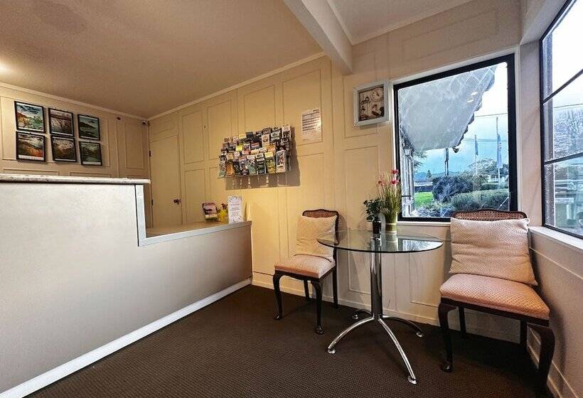 Kingswood Manor Motel