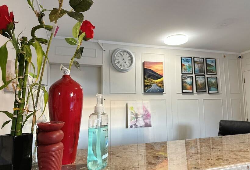 Kingswood Manor Motel