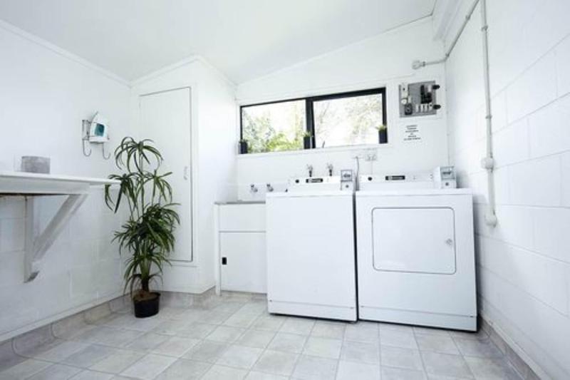 Kingswood Manor Motel