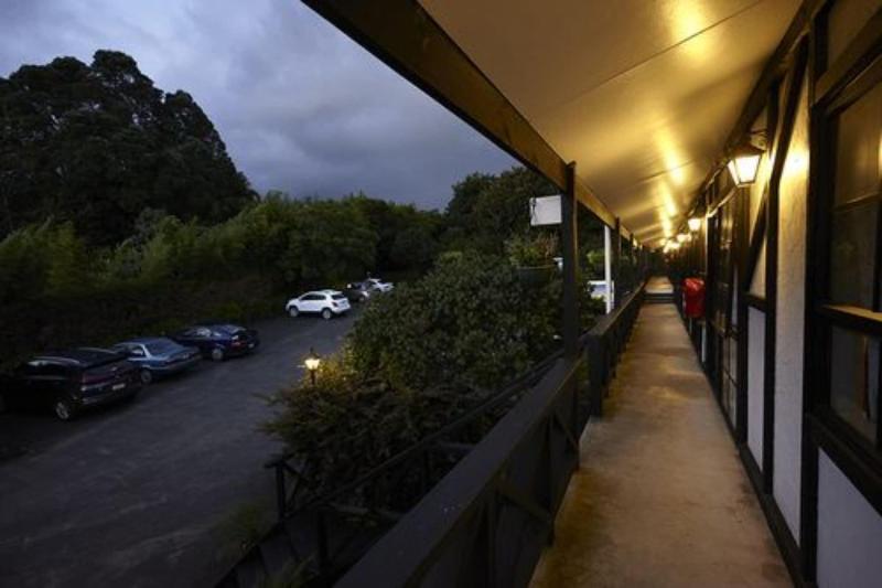 Kingswood Manor Motel