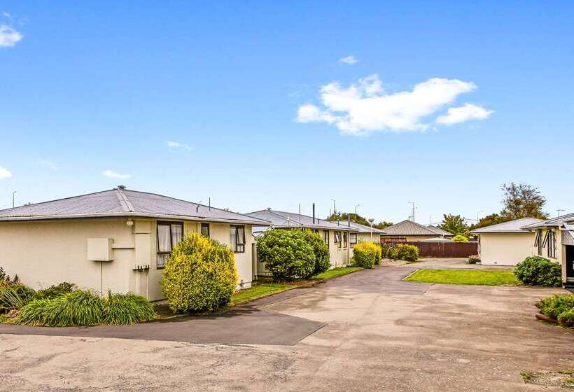 Econo Lodge Canterbury Court Motel