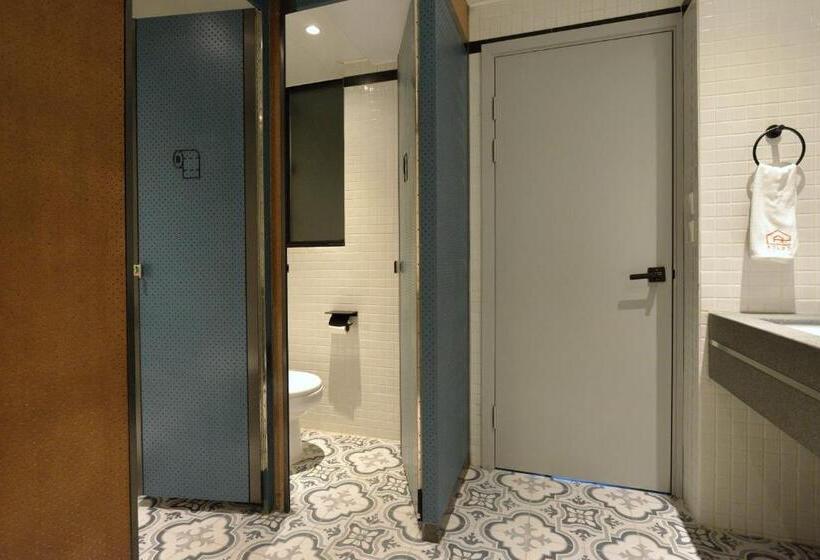 Atlas Hostel & Backpackers