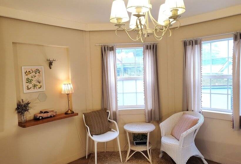 Olive Vanilla Pension