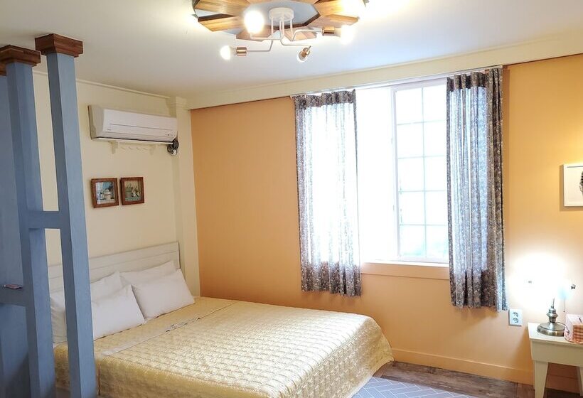 Olive Vanilla Pension