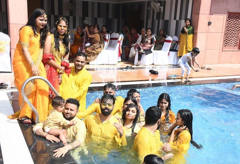 בית מלון כפרי Anand International