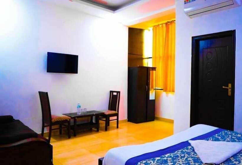 Airport Hotel Ashoka Palace