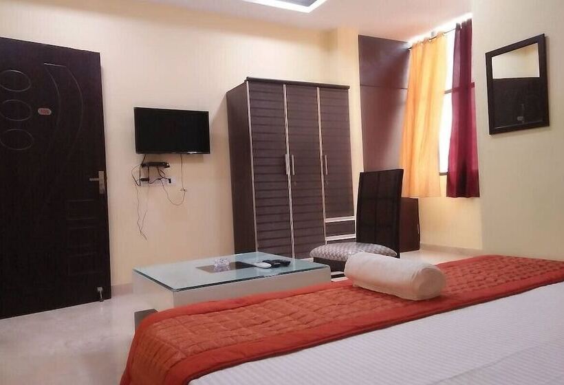 Airport Hotel Ashoka Palace