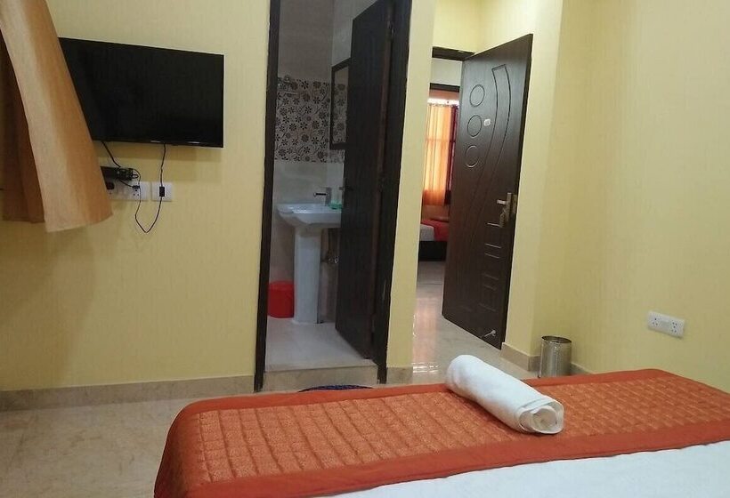 Airport Hotel Ashoka Palace