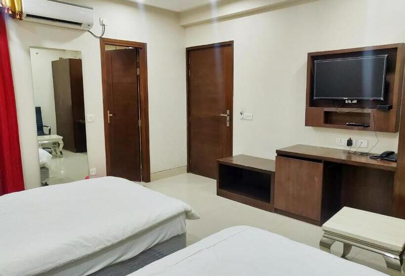 Bodhgaya Seven Inn Hotel N Restaurant