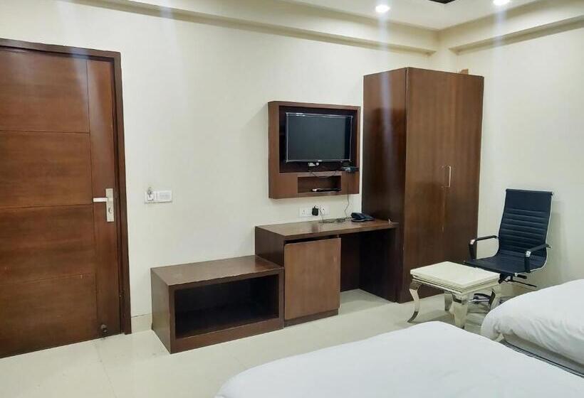 Bodhgaya Seven Inn Hotel N Restaurant