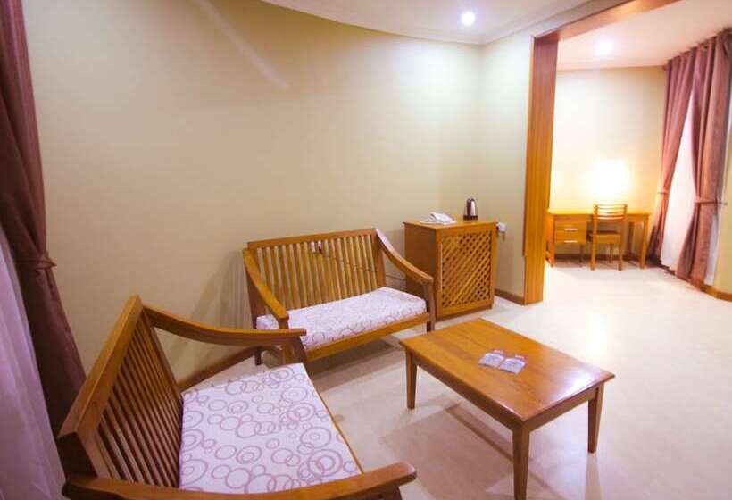 هتل Masailand Safari Lodge