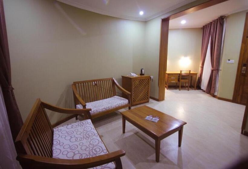 هتل Masailand Safari Lodge