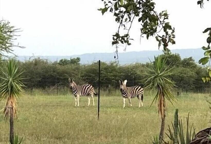 ホテル Unathi Game Lodge