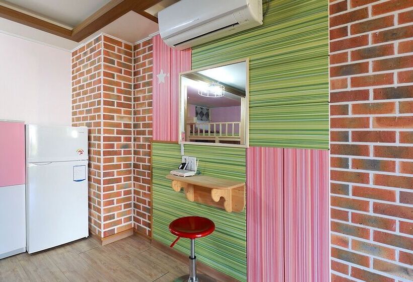 פנסיון Favian Guest House