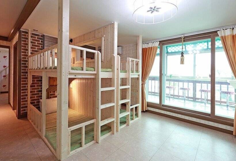 פנסיון Favian Guest House