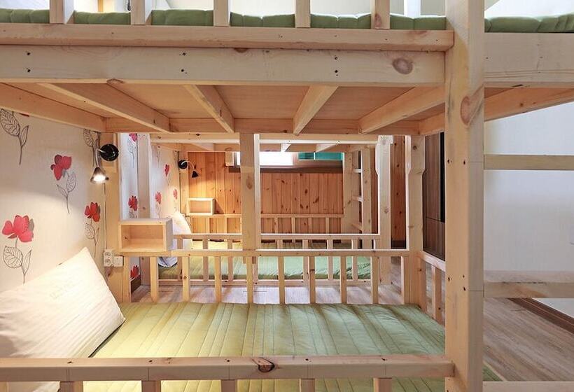 פנסיון Favian Guest House