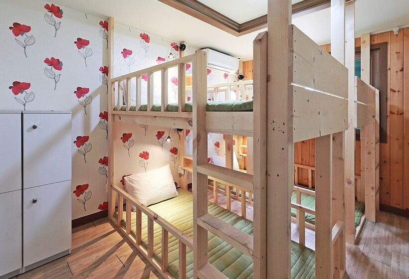 פנסיון Favian Guest House