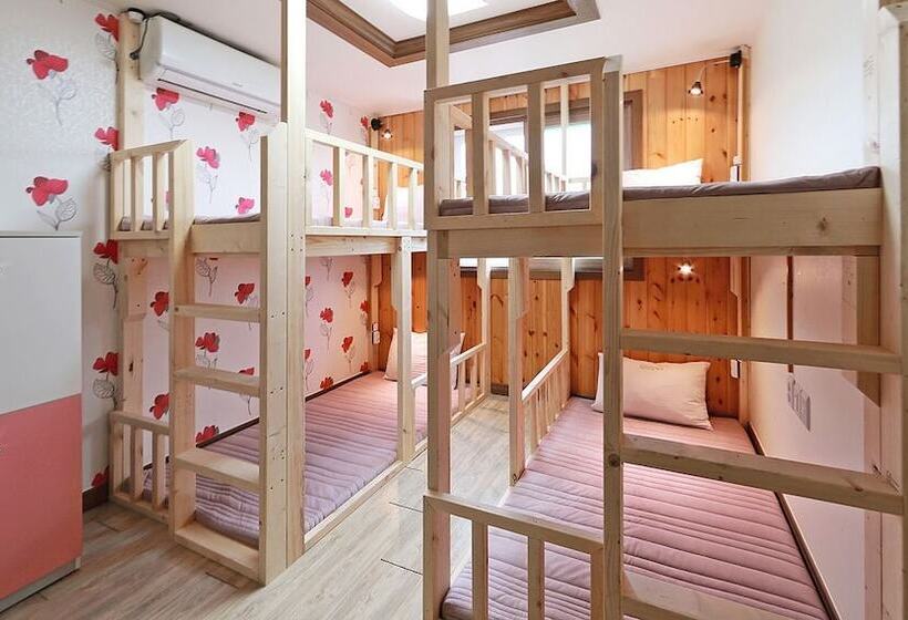 פנסיון Favian Guest House