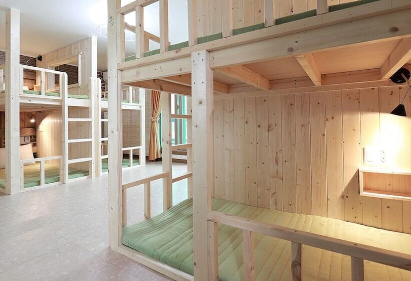 פנסיון Favian Guest House