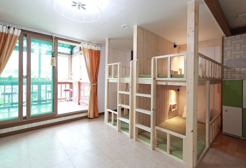 פנסיון Favian Guest House