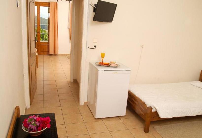 פנסיון Xenonas Chrisso