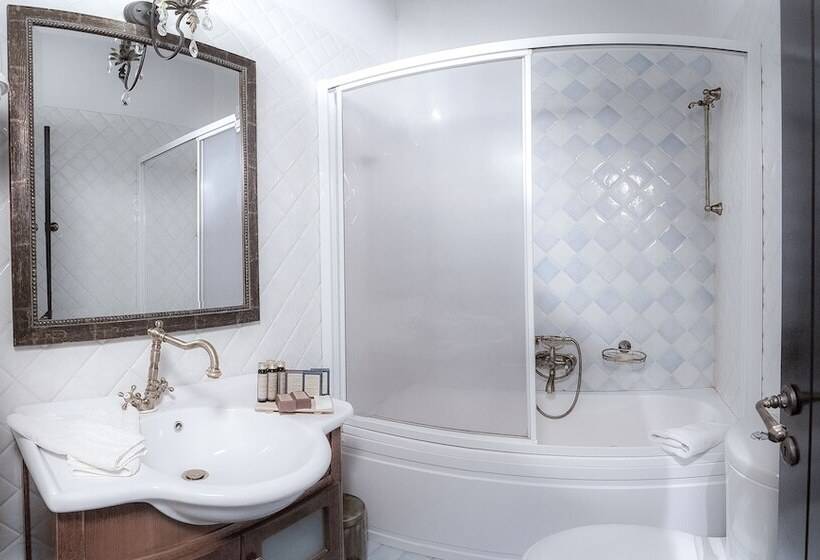 Пансион Ostra Menalon Luxury Suites