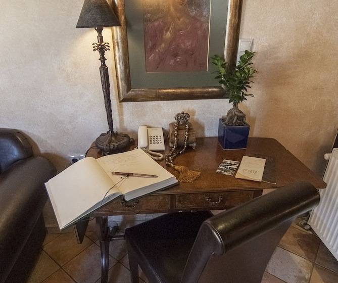 Пансион Ostra Menalon Luxury Suites