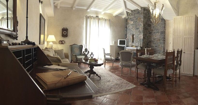 Пансион Ostra Menalon Luxury Suites