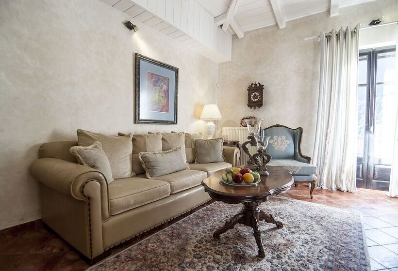 Пансион Ostra Menalon Luxury Suites