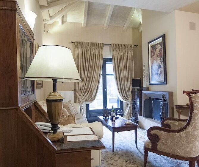 Пансион Ostra Menalon Luxury Suites