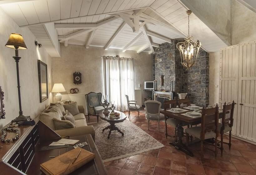 Пансион Ostra Menalon Luxury Suites