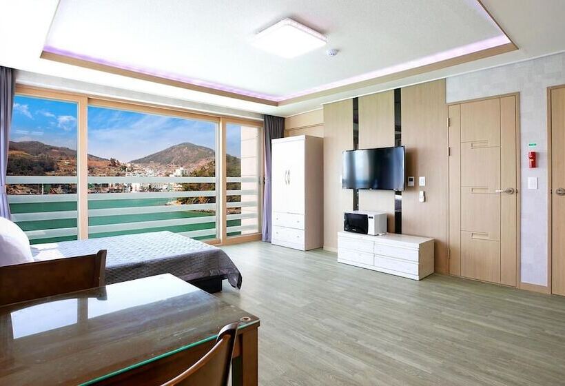 Yeosu Janggun Island Pension