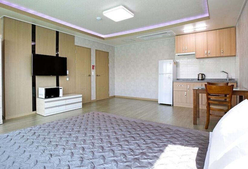 Yeosu Janggun Island Pension