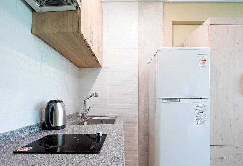 Yeosu Janggun Island Pension