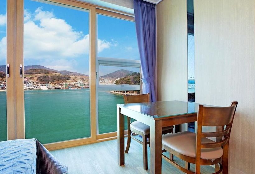 Yeosu Janggun Island Pension