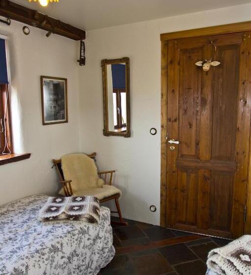 تختخواب و صبحانه Raven S Bed