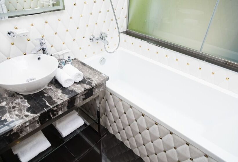Bliss Hotel & Spa