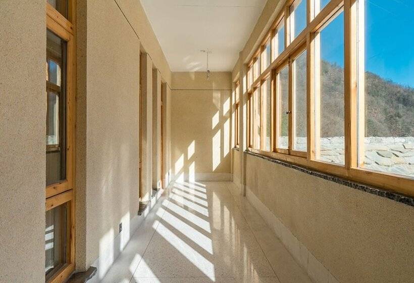 פונדק Wuhua Yishu Shouzhuo Park