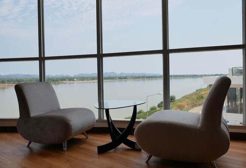 Blu Hotel Nakhon Phanom