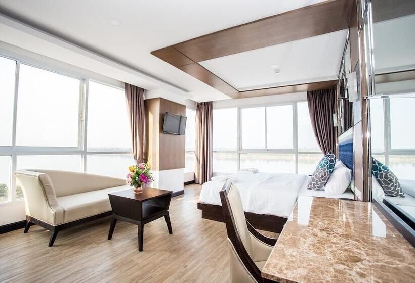 Blu Hotel Nakhon Phanom