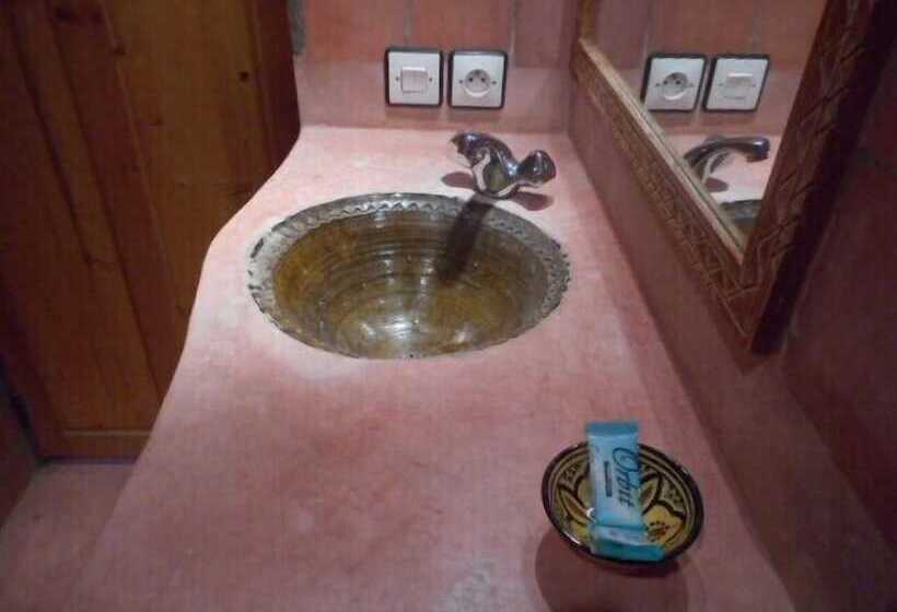 هتل Carrefour Des Nomades