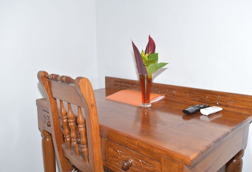 酒店 Chukwani Executive Inn