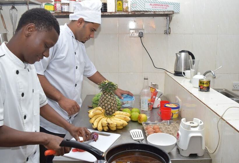 酒店 Chukwani Executive Inn