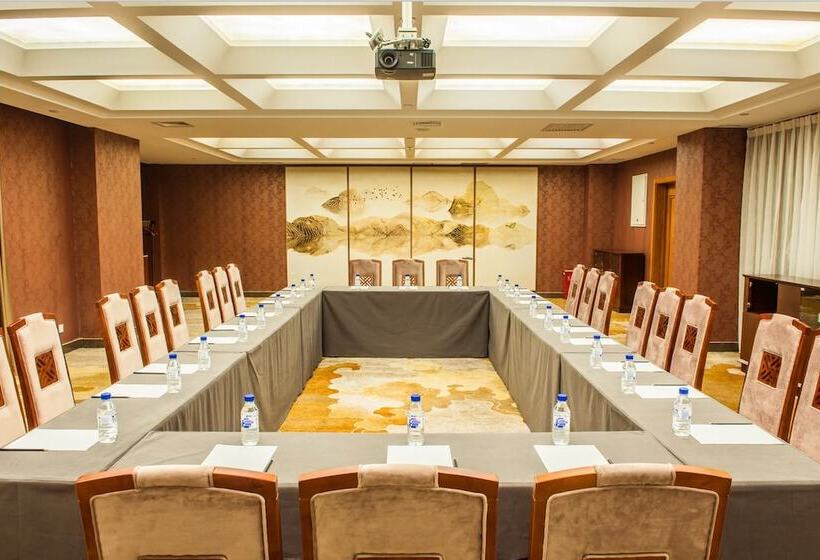 فندق Friendship Convention Center