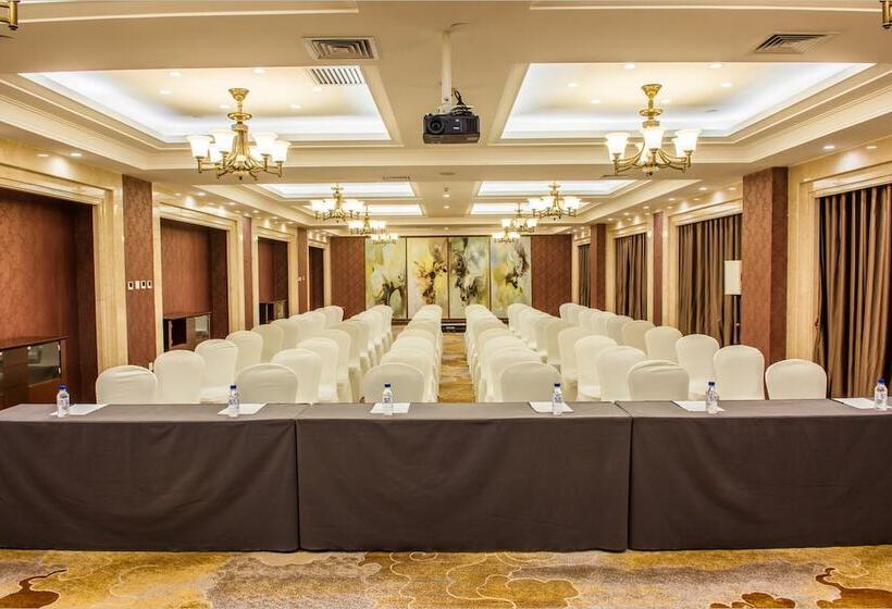 فندق Friendship Convention Center