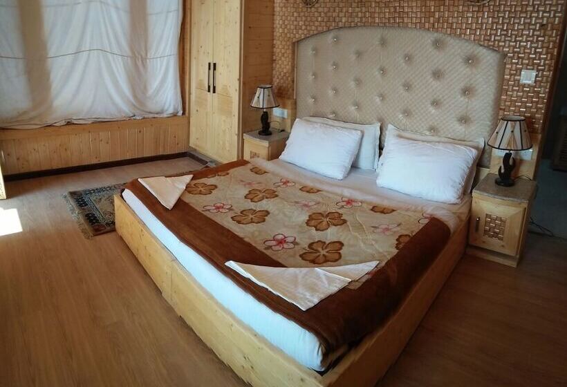 Hotel Nezer Homestay