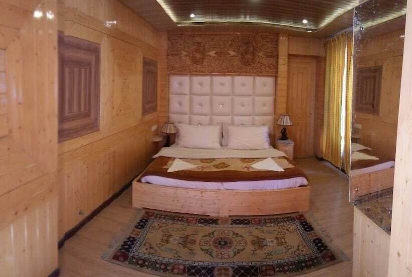 Hotel Nezer Homestay